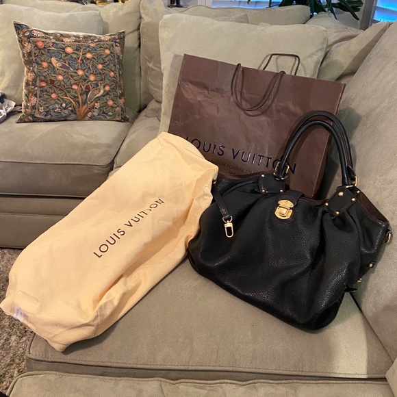 Louis Vuitton Mahina Leather Large Hobo Bag - Picture 9 of 11